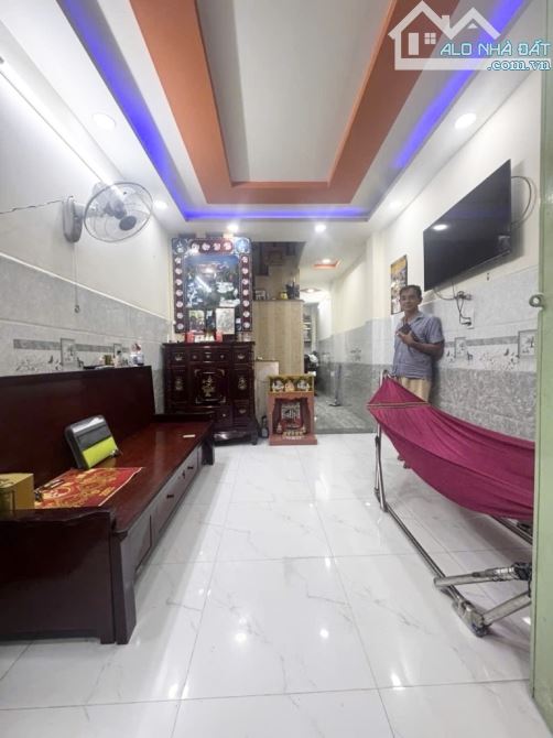 BÌNH TÂN-HƯƠNG LỘ 2-DTs 140M2-4TẦNG-4PN-HXH 6M THÔNG -OTO ĐỖ CỬA-GIÁP TÂN PHÚ-CHỈ 4.X TỶ - 1