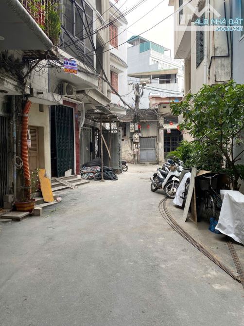 Khương Thượng - Nhà 3 mặt tiền - Ngõ to ô tô vào tận nhà - Kinh doanh nhỏ - Nhà dân xây - 1