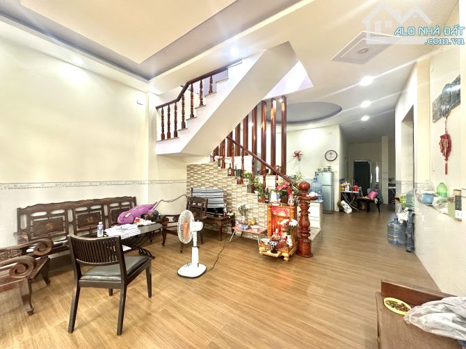 Nhay 2 tầng mặt tiền đường kinh doanh buôn bán đông hoà - 1