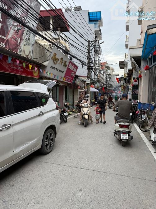 HƠN 4 TỶ SỞ HỮU NGAY CĂN NHÀ 3 TẦNG 65M2 - SÂN CỬA ĐỘC LẬP - Ô TÔ ĐỖ GẦN NGAY ĐH THÀNH ĐÔ - 1