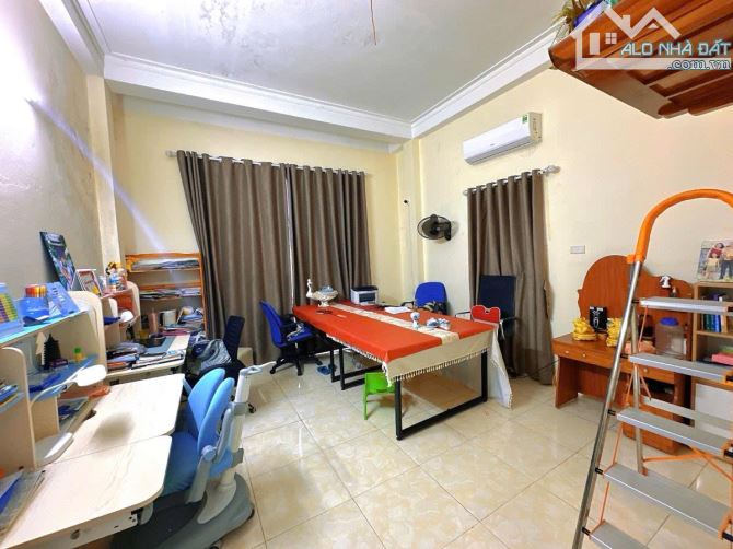 GARA Ô TÔ LÔ GÓC NGÕ THÔNG 55M2 MT 4.3m KHÔNG QUY HOẠCH  LẠC LONG QUÂN 11.5 TỶ - 1