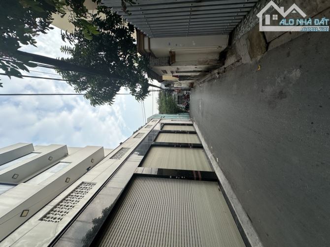 SIÊU PHẨM NHÀ ĐẸP- Ô TÔ - GIÁP QUẬN 6  - KHU VIP NGAY TÊN LỬA - AEON MALL - ĐI BỘ RA CHỢ - 1
