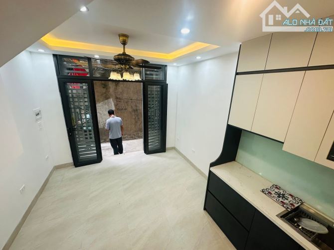 CẦN NHÀ NGÁCH 22 NGÕ LỆNH CƯ - DT 20M2 - 5 TẦNG - MT 3.5M - GIÁ 4.7 TỶ - 1
