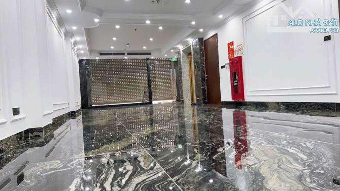 Siêu tòa văn phòng, lô góc Nguyễn Hoàng 20 ôtô đỗ cửa DT270m2 8T MT11m giá 93 tỷ - 1