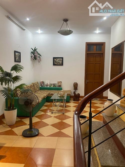 Nhà 5 tầng 78m phố Đại La - mặt tiền siêu đẹp 5.2m - làn trong - oto tránh - 30.5 tỷ