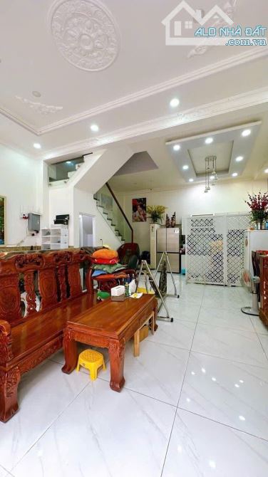 BÁN NHÀ Q4 KHU VIP ĐƯỜNG SỐ ĂN THEO 4 TẤM MỚI ĐẸP DT 6*10 GIÁ 8TỈ TÍ GIÁP Q1 HẺM 3M THÔNG - 1