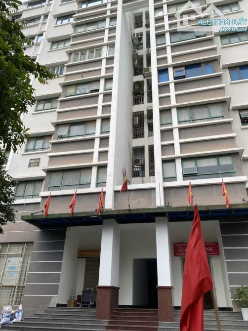 Chung cư CT1 mặt đường Đỗ Nhuận, Ngoại Giao Đoàn -69m -2 ngủ -Tầng giữa - Lô góc - 1