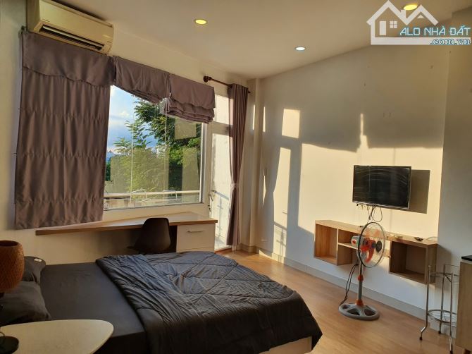 Căn Hộ View Bờ kè Hoàng Sa Quận 3 Có Ban Công Gần Đại Học Kinh Tế, Cầu Lê Văn Sỹ - 1