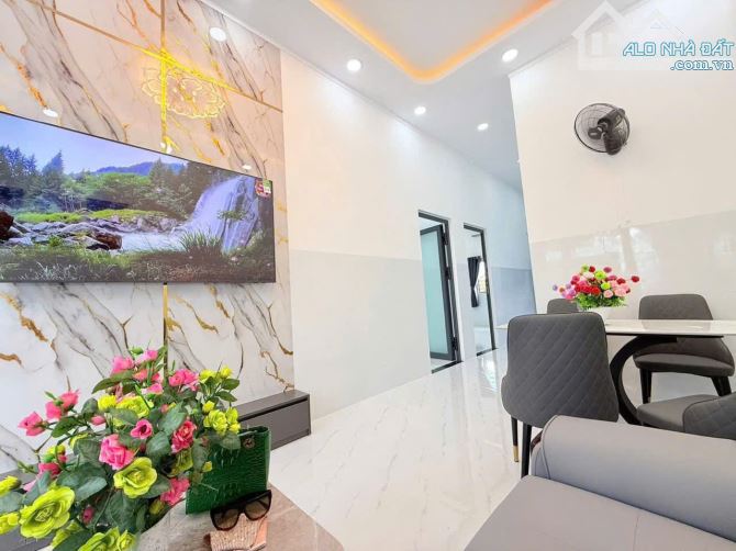 NHÀ 2PN PHƯỜNG PHÚ TÂN ĐƯỜNG XE Ô TÔ HẺM BẾN XE - 12