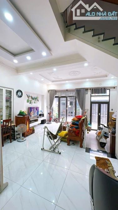 BÁN NHÀ Q4 KHU VIP ĐƯỜNG SỐ ĂN THEO 4 TẤM MỚI ĐẸP DT 6*10 GIÁ 8TỈ TÍ GIÁP Q1 HẺM 3M THÔNG - 13