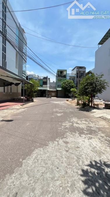 Bán nhà 3 tầng mặt tiền đường Đặng Tiến Đông 64m2 - 3