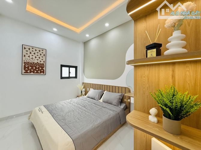 Nhà Hẻm Xe Hơi Nhỏ - 42m² (3,1 x 14) Nở Hậu - Trệt 3 Lầu - 4 Phòng Ngủ - Hoàn Công Đủ - 18