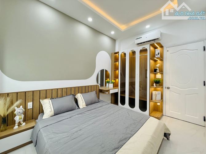 Nhà Hẻm Xe Hơi Nhỏ - 42m² (3,1 x 14) Nở Hậu - Trệt 3 Lầu - 4 Phòng Ngủ - Hoàn Công Đủ - 19