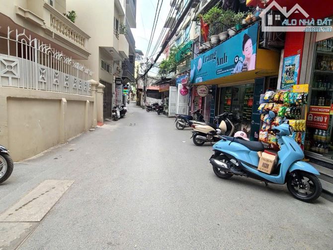 CHÍNH CHỦ GỬI BÁN NHÀ PHỐ TRẦN THÁI TÔNG DT 48m, 5 Tầng, Mt 4,2 m, Giá 12,3 tỷ - 20