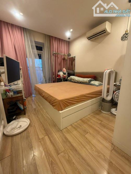 Bán căn Chung cư cao cấp mặt phố Thái Hà,3 ngủ, view hồ Hoàng cầu: 171m - 15 tỷ - 2