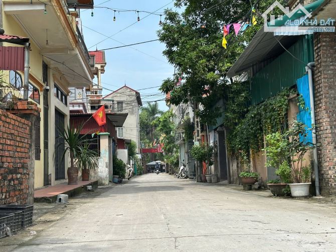 CHỈ HƠN 4 TỶ - ĐƯỜNG OTO 7 CHỖ ĐỖ CỬA - 50 M RA TRỤC CHÍNH KINH DOANH -SÁT SIÊU DỰ ÁN THÀN - 2