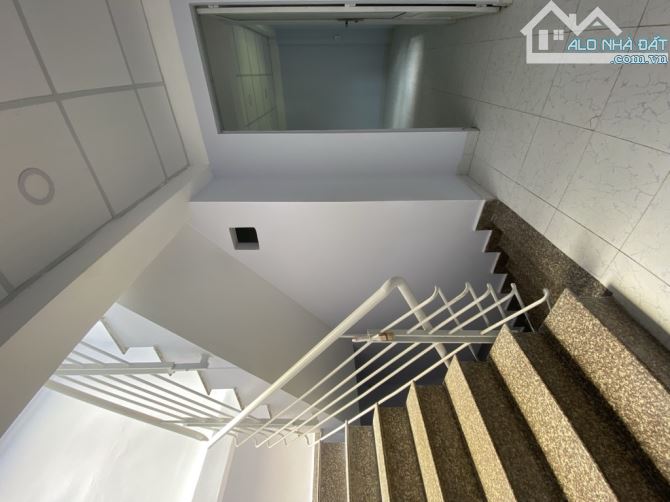 Bán Nhà Hẻm Xe Hơi Cách Mạng Tháng 8 6m2 6 Phòng Ngủ Cho Thuê Cực Tốt - 2