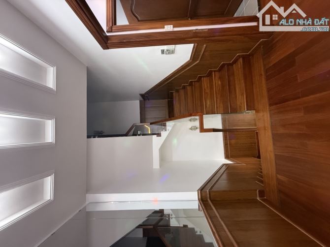 Bán Nhà Phố Ngang 9m, 3 Tầng, Gara Ô Tô, Full Nội Thất Gỗ, Gần Phú Mỹ Hưng - 2