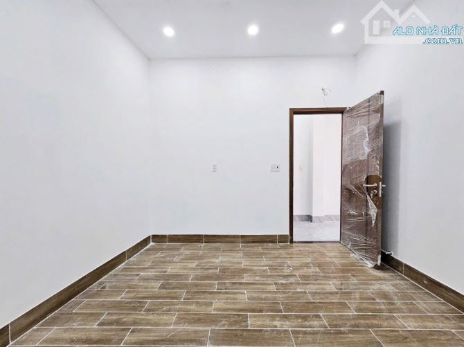 BÁN  NHÀ 1 TRỆT 1 LẦU – SÂN Ô TÔ – FULL THỔ CƯ - 2