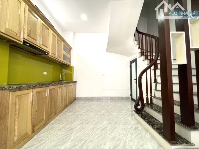 Bán nhà Phố Thạch Bàn, Long Biên, Hà Nội, DT 30m X 5 tầng, ngõ thoáng sáng, giá 6 tỷ. - 2