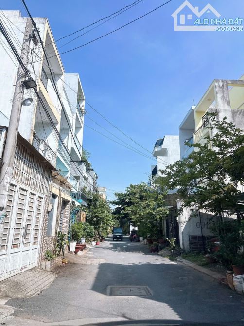 CHỦ ĐỊNH CƯ ,CẦN BÁN LÔ ĐẤT BIỆT THỰ, SÁT NGUYỄN DUY TRINH,PHÚ HỮU QUẬN 9- 305M2 -GIÁ 12 T - 2