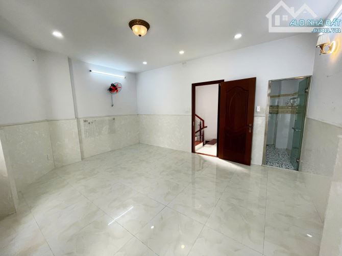 Chỉ 6.6 tỷ TL, Nhà trệt 2 lầu ST, 43m2, 3PN, 5x9m, Đồng Xoài, P13 - 2