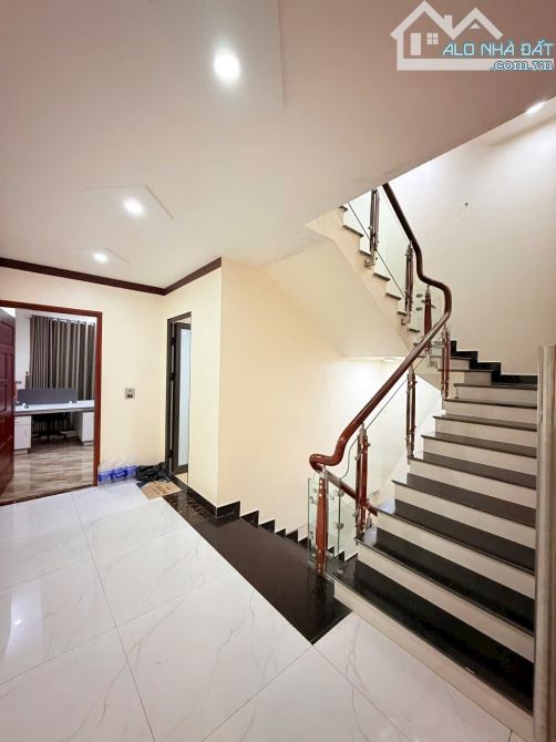Bán căn liền kề 3,5 tầng đã hoàn thiện nhìn chung cư kđt Hud Trầu Cau, tp BN ♦️DT 110m2 - 2