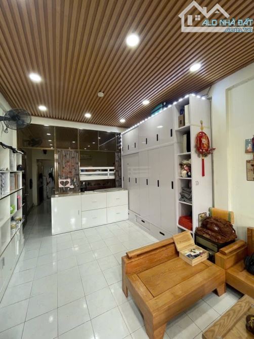 VÁN CĂN HỘ THANG BỘ TT Q10 Vị trí đắc địa 46m2 nhỉnh 2,3 tỷ. - 2