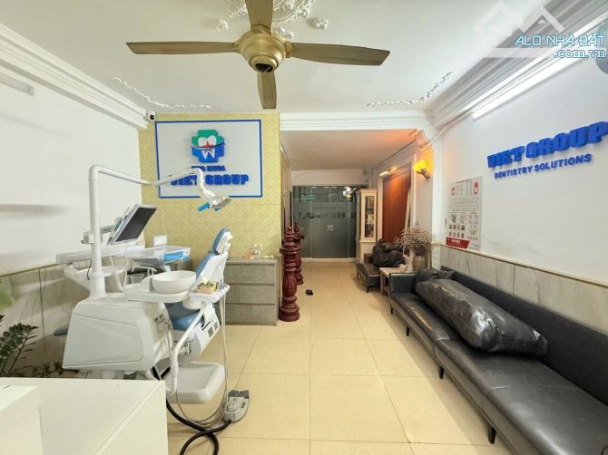 Siêu phẩm Phòng khám, văn phòng, Spa phân lô vỉa hè Pháo Đài Láng DT50m2 5T giá 22.8tỷ - 2