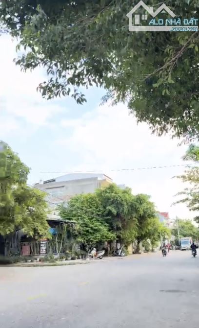 Nhà 2 tầng 2 mặt tiền Đinh Liệt gần ga Huế 212 m2 - 2