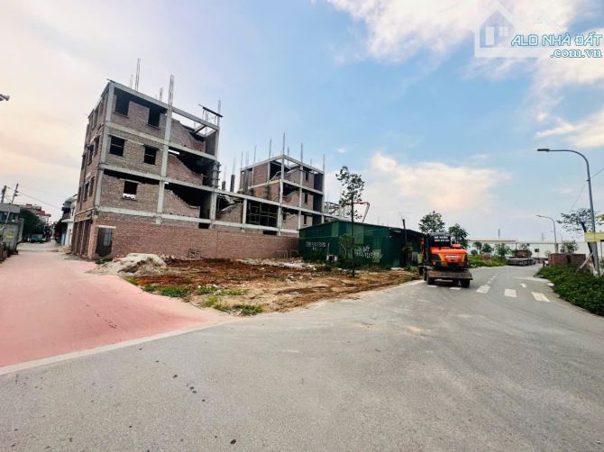 Bán lô góc Trung Hòa Tân Hồng Từ Sơn dt 129.7m2 mt 9.88m hướng ĐN và TN giá 7 tỷ - 2
