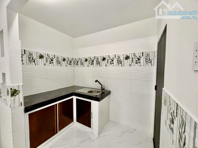 Nhà 2 Tầng ngay chợ Phú Thuận P. Phú thuận q7 chỉ nhĩnh hơn 2 Đồng - 2
