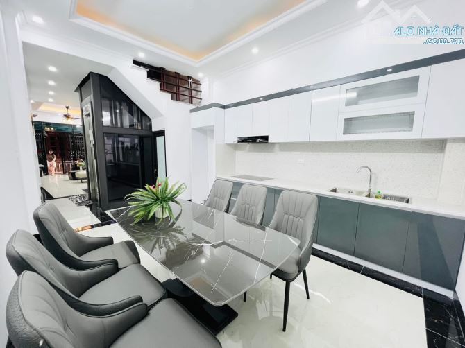 Minh Khai - 50m x 5T - 10.5 Tỷ - Nhà mới đẹp ở luôn, ngõ rộng, có thang máy - 2