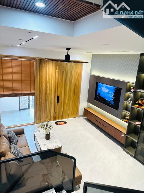 Nhà đẹp 3 tầng, phong cách hiện đại Kiệt Ô Tô 410 Tôn Đức Thắng , Liên Chiểu. - 2
