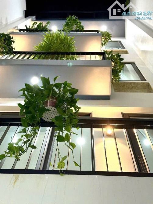 CHO THUÊ NHÀ NGUYÊN CĂN MỚI TINH PHỐ NGỌC THUỴ - Ô TÔ ĐỖ GẦN - 37M 5T  3PN- FULL NỘI THẤT - 2