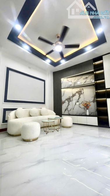 BÁN NHÀ ĐẸP QUẬN 10, HÒA HẢO, NGANG LỚN , MỚI TINH - 2