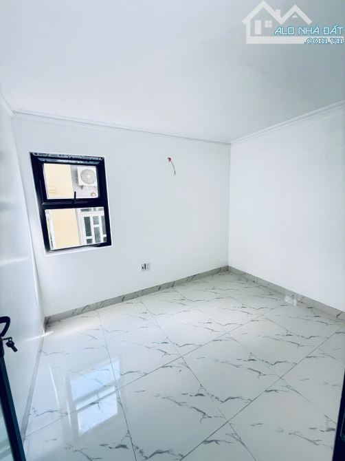 Bán nhà 3,5 tầng ngõ 476 chợ Hàng về ở luôn - 2