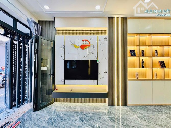 Mua ngay căn nhà 2 tầng ngay nhà Nguyễn Thiện Thuật, Quận 3. Giá: 4 Tỷ 220 / 52.9m2. SHR - 2
