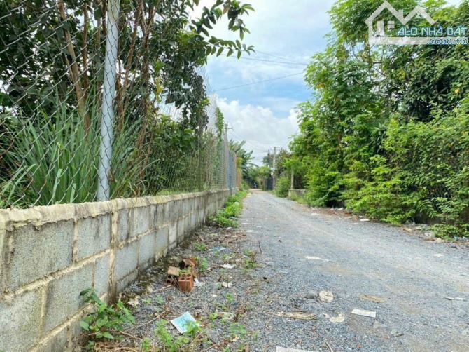 Bán đất 560m2 sổ riêng thổ cư đường ô tô (Xã Thạnh Phú) chỉ 3,5 tỉ - 2