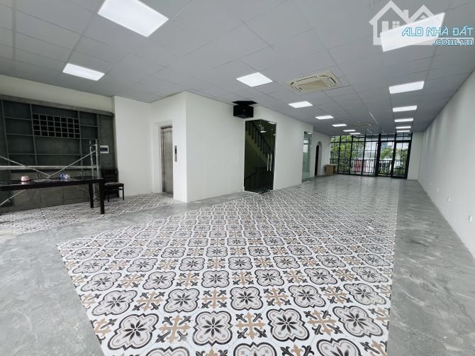 Cho thuê mặt bằng tầng 3 Lê Quang Đạo Mễ Trì 150m2. Giá thuê 35 triệu/tháng