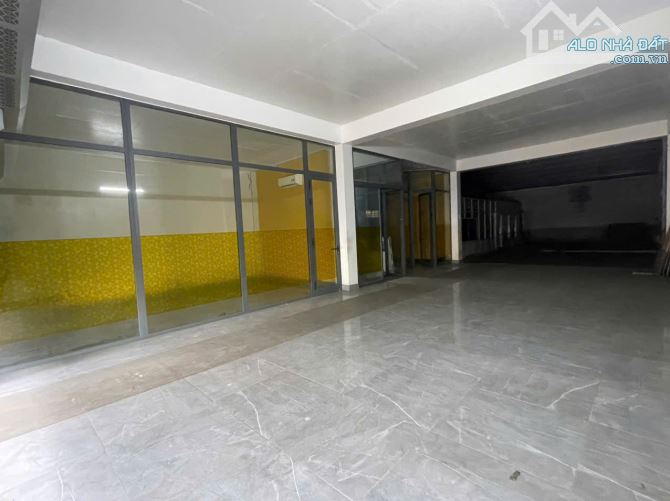 nhĩnh 21 tỷ sở hữu tòa nhà văn phòng siêu vip ngay Bàu Mạc23 với dt 300 m2 ngang 10m - 2
