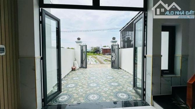 Nhà đẹp HXH cách mặt tiền đường DT 826 vài trăm mét DT to giá chưa đến 2x tỷ - 2