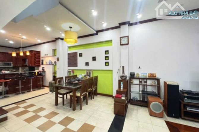 Bán nhà mặt phố Sơn Tây quận  Ba Đình - DT 83m2 - 5 tầng - MT 5m - Giá chỉ  56 tỷ - 2