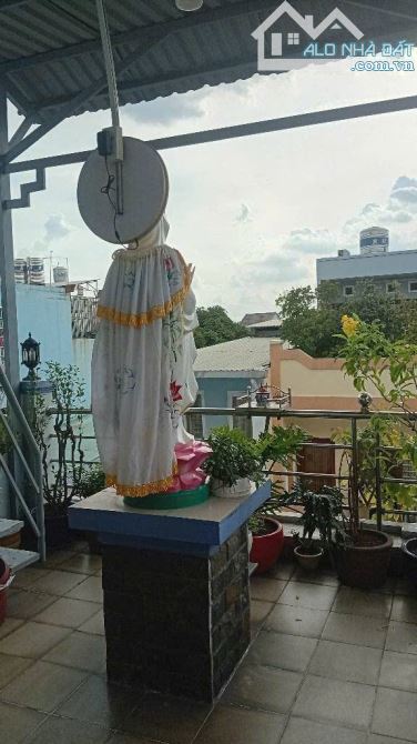 Bán nhà 1 sẹc gần mặt tiền Lạc Long Quân P10 Tân Bình - Hẻm xe hơi thông - 60m2 - Nhỉnh 7T - 2