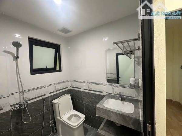 Chị gái em  bán nhà 5t,38m tại Cầu Am,HĐ,thang máy ,ô tô gần chỉ 8t - 2