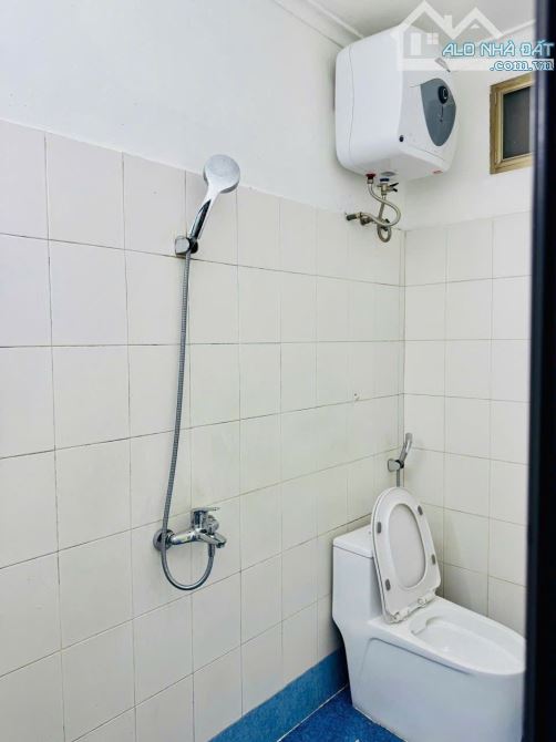 CẦU GIẤY 30M² 5 TẦNG – PHÂN LÔ – 2 THOÁNG – CÁCH Ô TÔ VÀI BƯỚC – 8.5 TỶ - 2