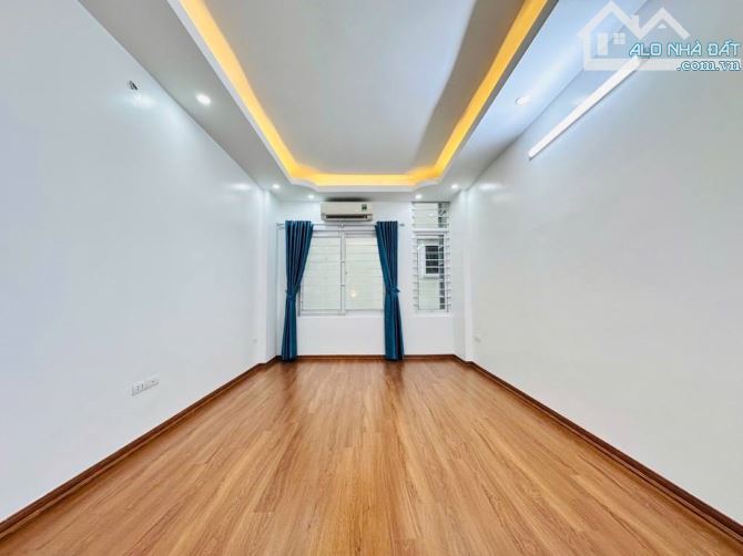 Bán nhà Trần Cung, 10m ô tô, sát phố, nội thất xịn sò, 30m2, 7.4 tỷ. - 2