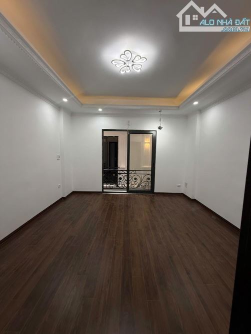 Bán nhà Trần Cung, 10m ô tô, sát phố, nội thất xịn sò, 32m2, 7.8 tỷ. - 2