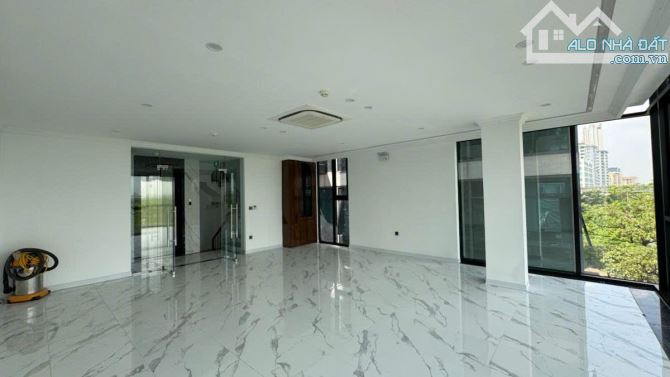 BÁN TÒA NHÀ HÀ TRÌ - 95M2 - MT 6.7M - 8T - PHÂN LÔ OTO TRÁNH - VỈA HÈ - KINH DOANH - 23 TỶ - 2