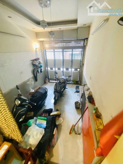 Cho thuê nhà ngõ 147 Tân Mai, 4 tầng x 33m2, 3 ngủ, full đồ vào ngay - 2